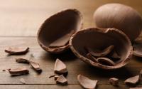 Chocolate é alvo de críticas e levanta a dúvida: ainda vale a pena comprar barras e ovos de Páscoa em 2025?