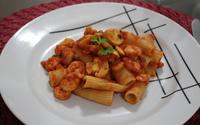 Rigatoni ao molho de camarão e champignon