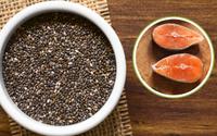 Você sabia que as sementes de chia têm mais ômega-3 por porção do que o salmão? Mas tem um detalhe aí...