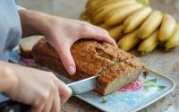 Pão de banana úmido e delicioso para o café da manhã ou lanche é a minha melhor receita há 12 anos