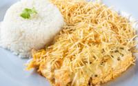 Receita de fricassê de frango saudável com poucas calorias que dá para encaixar em qualquer dieta de emagrecimento!