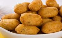 Aprenda a fazer um bolinho de mandioca delicioso para petiscar em casa: crocante e sequinho por fora