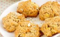 Biscoitos de aveia pura, laranja e mel para um café da manhã rico em fibras: viciei nessa receita prática e gostosa!