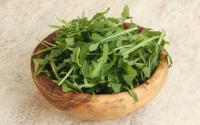 O segredo para fazer a rúcula durar mais: há uma maneira fácil de aumentar a validade do vegetal