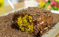 Bolo formigueiro de cenoura é minha nova receita favorita: massa fofinha e cobertura generosa para servir no lanche da tarde