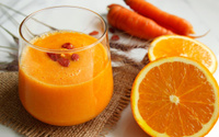 5 frutas para beber junto com suco de cenoura que vão além de deixar a bebida gostosa