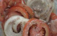 Salada de tomate com sardinha
