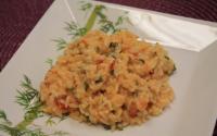 Risoto de frango defumado com tomate seco e rúcula