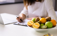 Sou nutricionista e garanto: "Essa fruta é quase um personal trainer do seu intestino, a rainha da digestão"