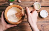 Esse molho de 4 ingredientes é o toque extra que você vai querer comer com tudo: "O segredo é combinar o alho com um pouco de suco..."