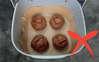 Já faz algum tempo que uso uma airfryer. Gostaria que alguém tivesse me dito que usar papel manteiga é uma má ideia