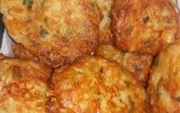 Bolinho de arroz com queijo