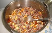 Baião de dois com carne de sol, aipim e queijo coalho frio.