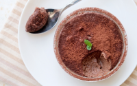 Mousse de chocolate brilhante e cremosa fit: o segredo da receita está em um ingrediente inesperado