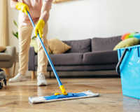 Nem desinfetante, nem água sanitária: o produto que você deve passar no piso para ficar limpo por mais tempo