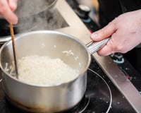 Eu fazia arroz errado a vida toda até descobrir o segredo para deixar os grãos soltinhos de verdade