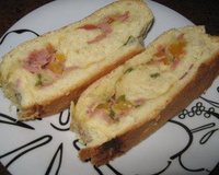 Pãozinho recheado com presunto e mussarela