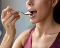 Qual é o iogurte mais proteico para incluir na alimentação? Essa versão costuma ser a mais recomendada por especialistas e o motivo é simples