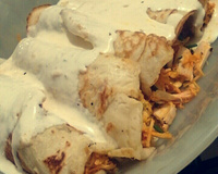 Panqueca com frango ao molho