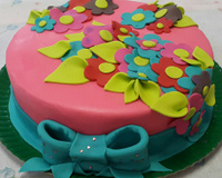 Bolo decorado com pasta americana