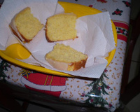 Bolo delicioso de laranja com cobertura de glacê