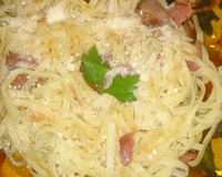 Macarrão com bacon e alho