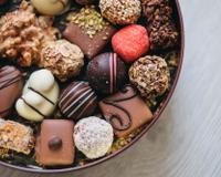 Como fazer bombom: aprenda dicas e receitas que vão do doce tradicional ao de travessa