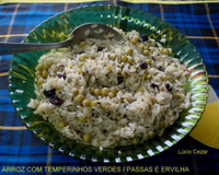 Arroz com temperos verdes, passas e ervilhas do Lúcio Cezar