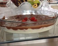 Bombom na travessa com morango