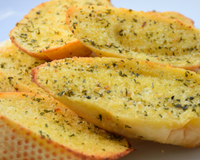 Pão de alho e azeite na frigideira fica pronto em 5 minutos: o TudoGostoso ensina a receita para acompanhar o café da tarde