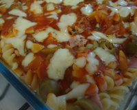 Macarrão de forno com presunto e queijo