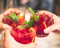 Sangria carnavalesca com poucos ingredientes: confira no TudoGostoso