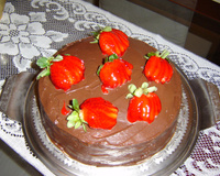 Bolo de chocolate com morango