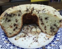 Bolo de baunilha com gotas de chocolate