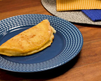 Pão de queijo de frigideira do TikTok: veja a receita cremosa e prática que fica pronta em 5 minutos