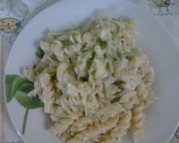 Macarrão cremoso com abobrinha