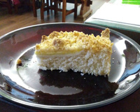 Cuca de banana com farofa