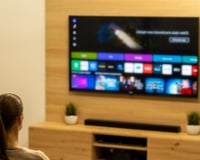 Smart TV LG 50 4K com 36% OFF para renovar a sala ou o quarto