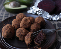 Receita de brigadeiro fit com 3 ingredientes: aprenda a preparar versão saudável do doce para comer sem culpa