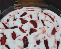 Sobremesa rápida de morango com creme