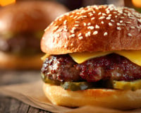 Qual é a melhor carne para hambúrguer caseiro? TudoGostoso revela 3 cortes preferidos dos açougueiros