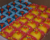 Docinhos modelados com leite ninho e leite condensado