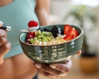 Gabriela Milanez, nutricionista: "Esses são os 5 alimentos que te ajudam a dormir melhor e isso interfere diretamente no seu emagrecimento e na recuperação muscular"