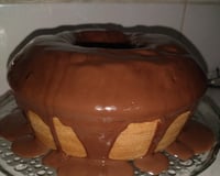 Bolo fofinho de cenoura com chocolate