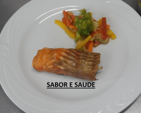 Rolê de salmão com shitake