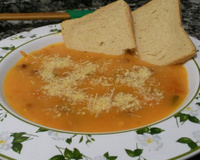 Sopa de abóbora japonesa com gengibre e alho poró