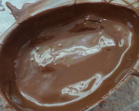 Ovo de Páscoa recheado de doce de leite