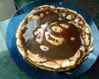 Panqueca americana com calda de chocolate