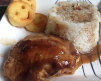 Coxa e sobrecoxa na cerveja preta