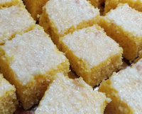 Bolo de fubá com coco